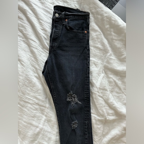 Levi’s 501 slim with rips W26 L30 - Picture 4 of 9